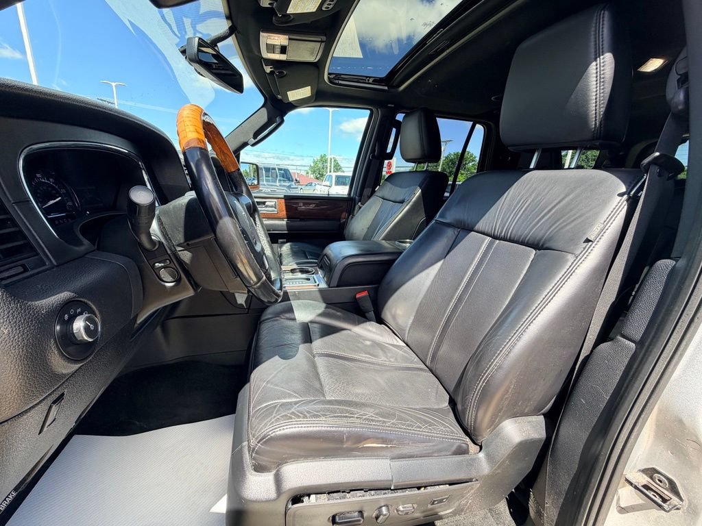 Used 2016 Lincoln Navigator Select AWD/4WD image 4