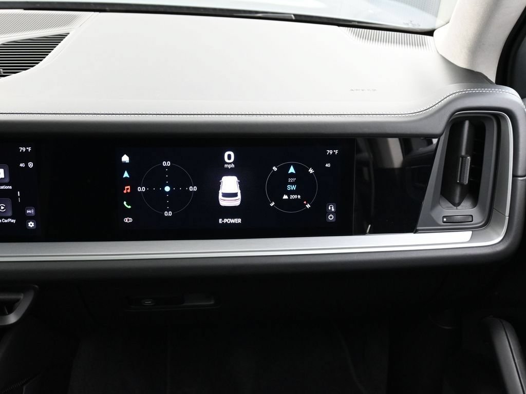 Certified 2025 Porsche Cayenne Turbo AWD/4WD image 32