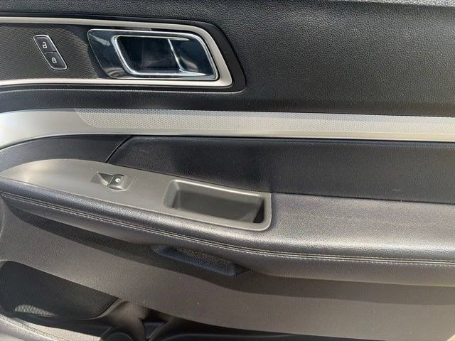 Used 2017 Ford Explorer XLT FWD image 40