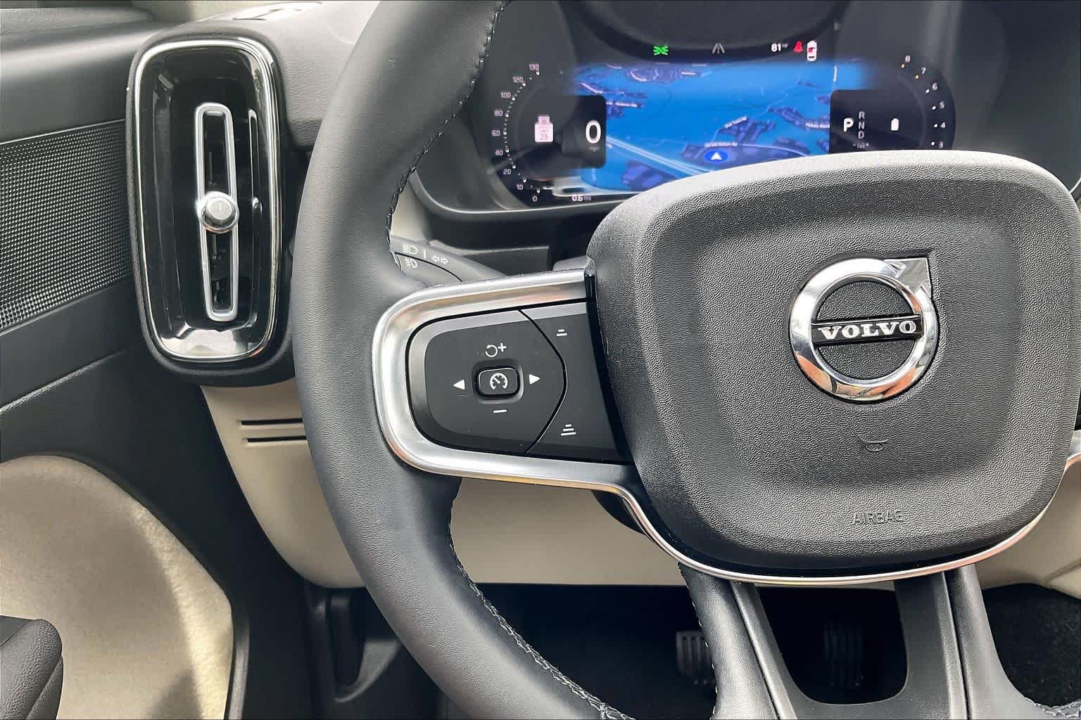 Used 2023 Volvo XC40 B5 Plus AWD/4WD image 25