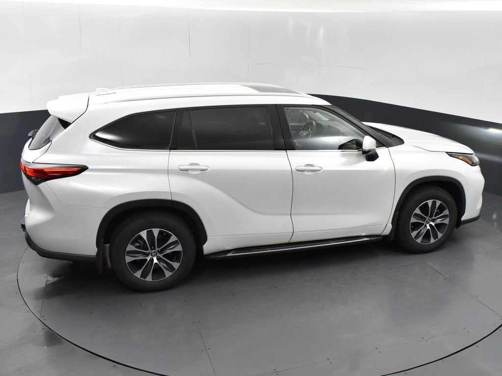 Used 2022 Toyota Highlander XLE image 24