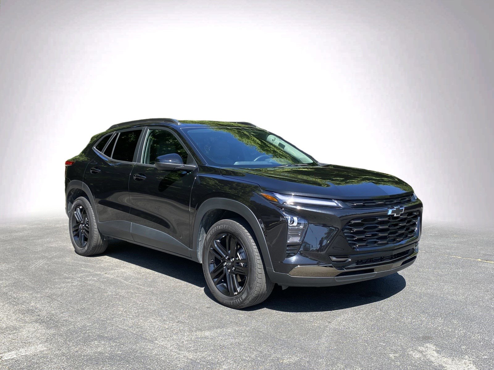 Used 2025 Chevrolet Trax ACTIV w/ Driver Confidence Package FWD image 2