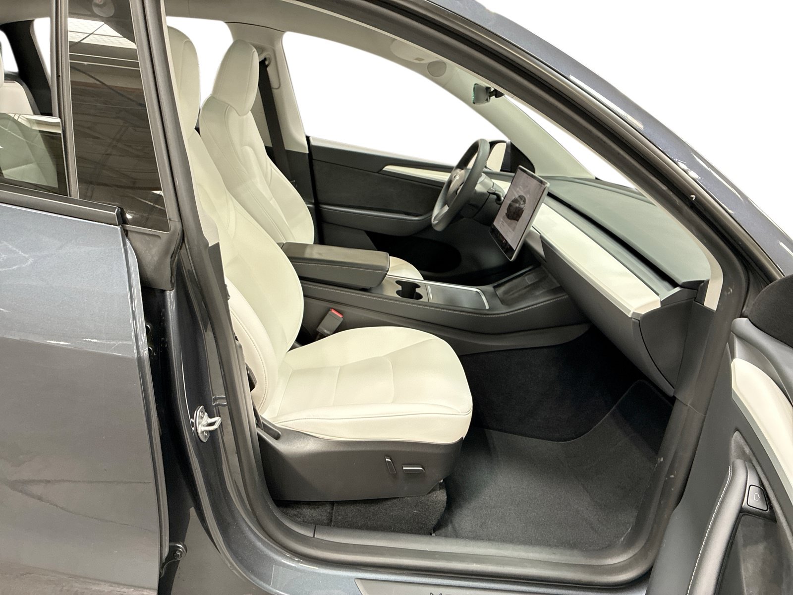 Certified 2023 Tesla Model Y Long Range AWD/4WD image 13