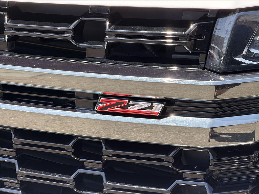 Used 2022 Chevrolet Suburban Z71 w/ Z71 Off-Road Package AWD/4WD image 32