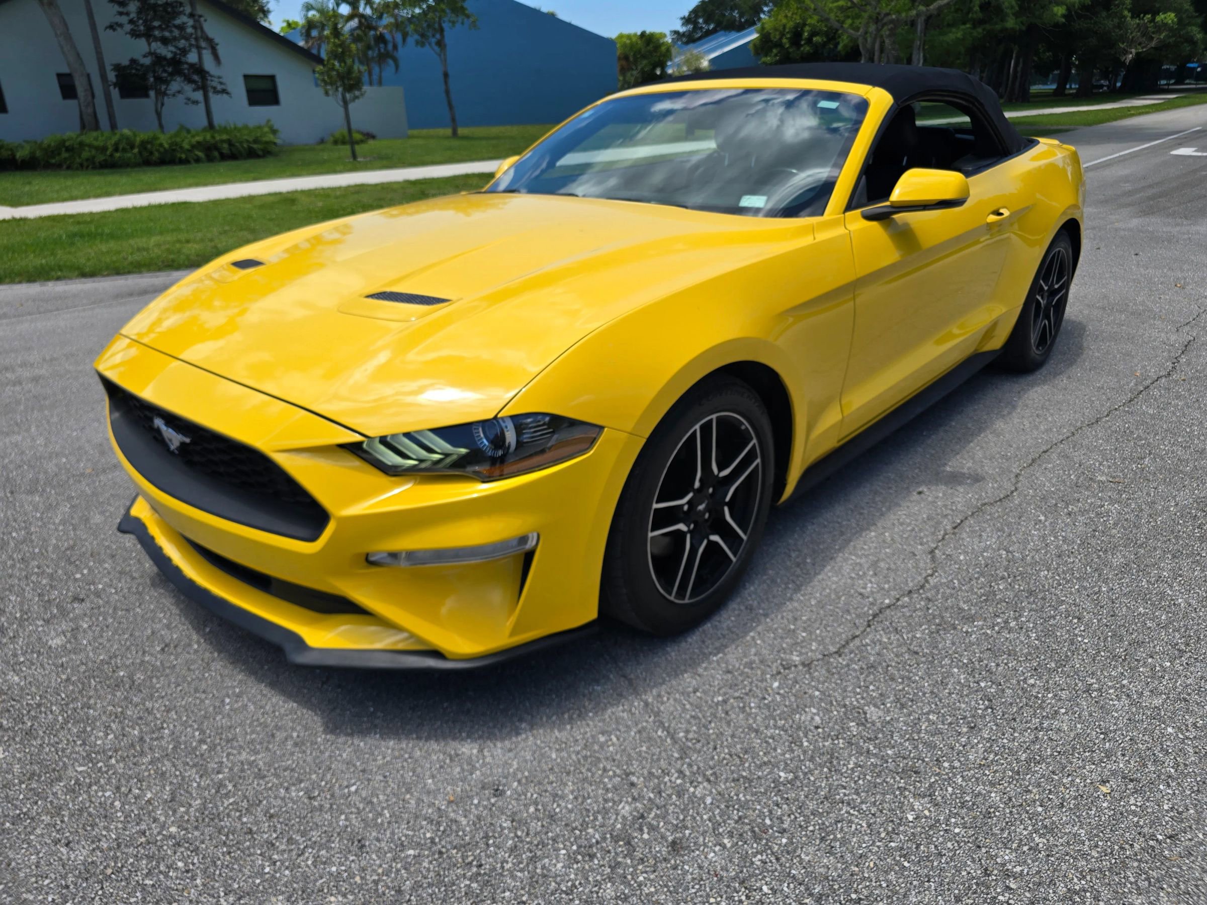 Used 2018 Ford Mustang Premium w/ Equipment Group 201A RWD image 27