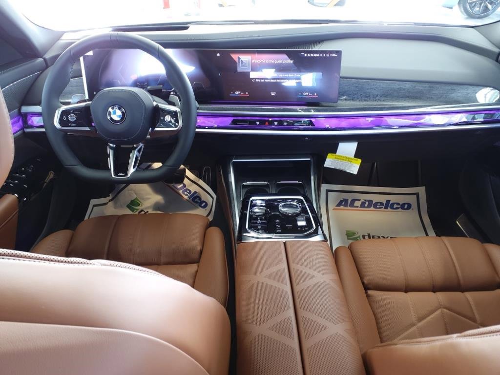 Used 2023 BMW 760i xDrive image 5