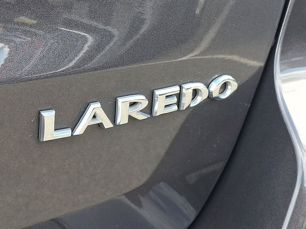 Used 2021 Jeep Grand Cherokee Laredo AWD/4WD image 30
