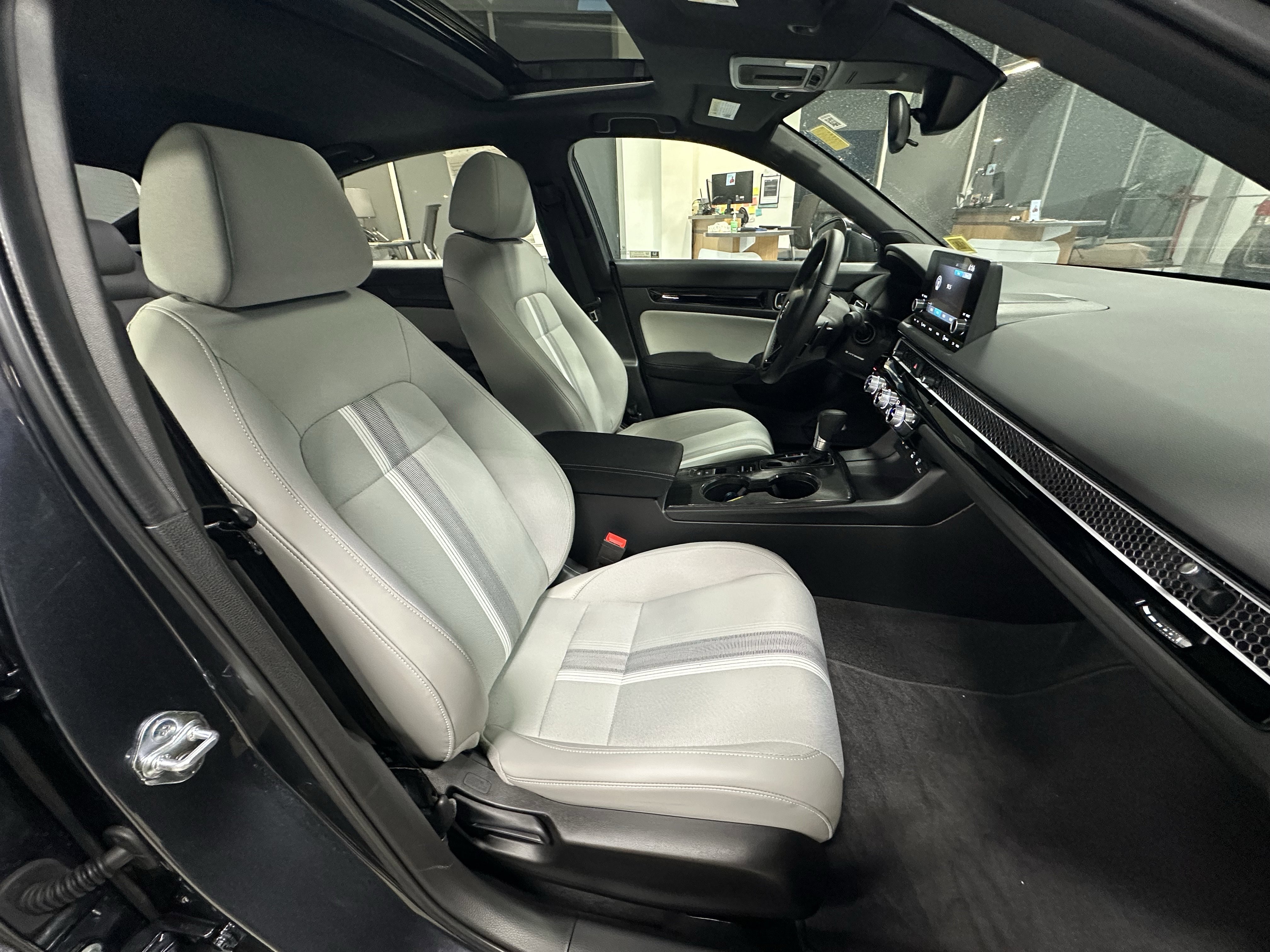 Used 2025 Honda Civic Sport image 19