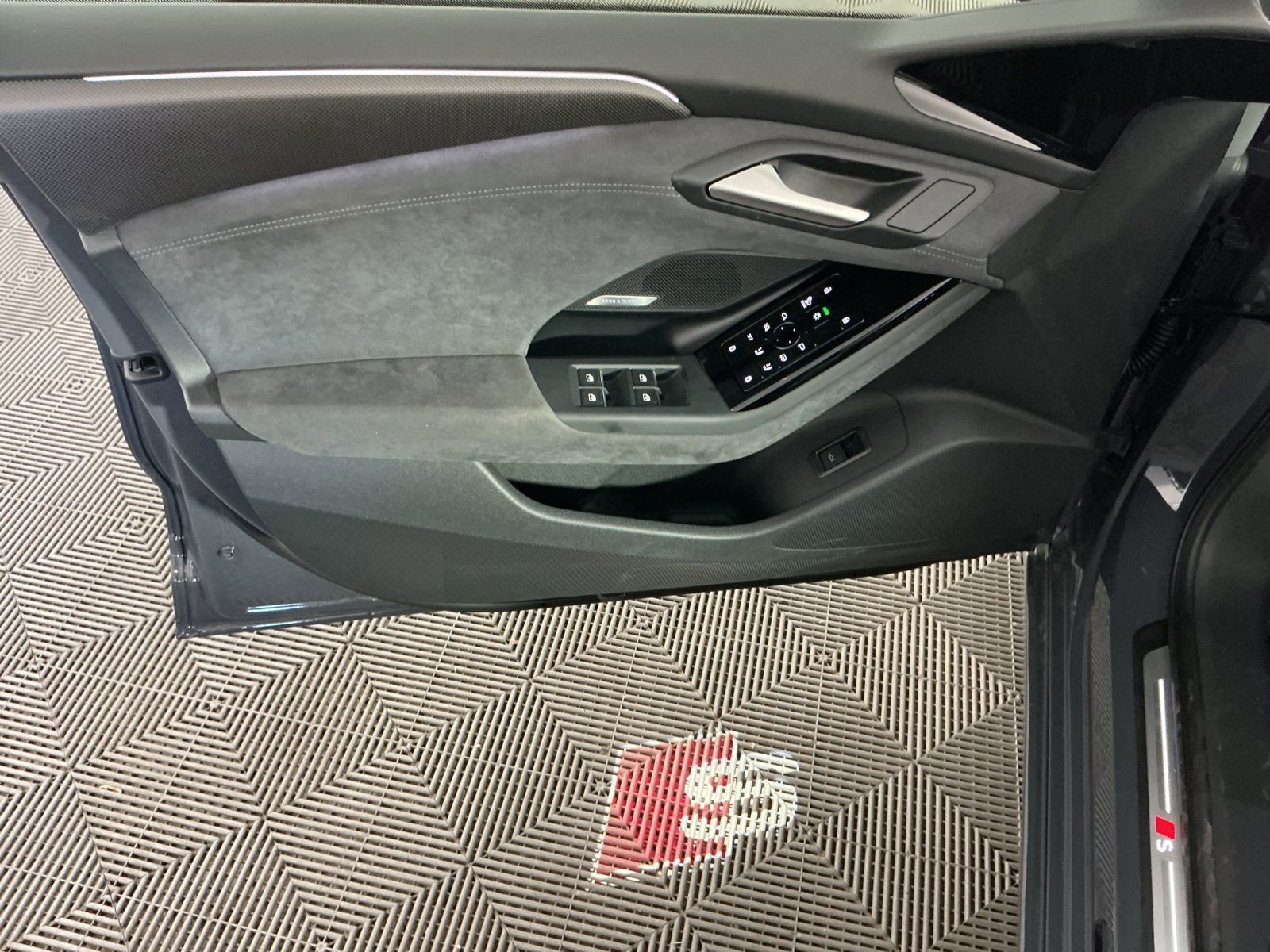 New 2025 Audi S6 e-tron Premium Plus AWD/4WD image 19