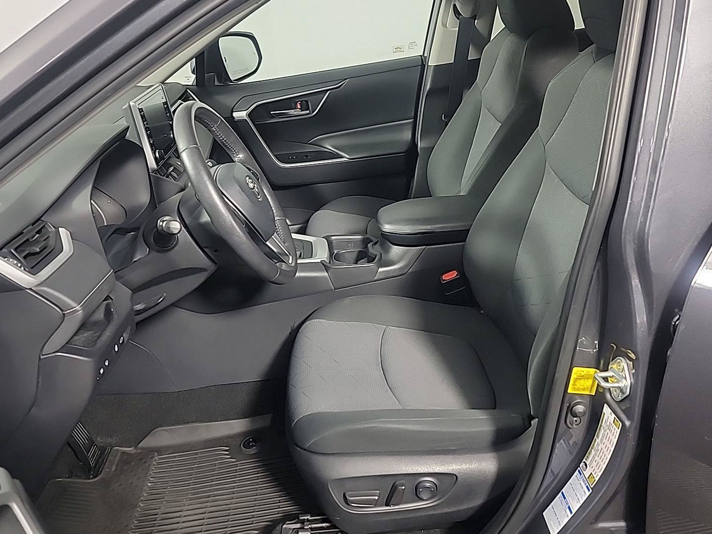 Used 2021 Toyota RAV4 XLE w/ Convenience Package AWD/4WD image 19