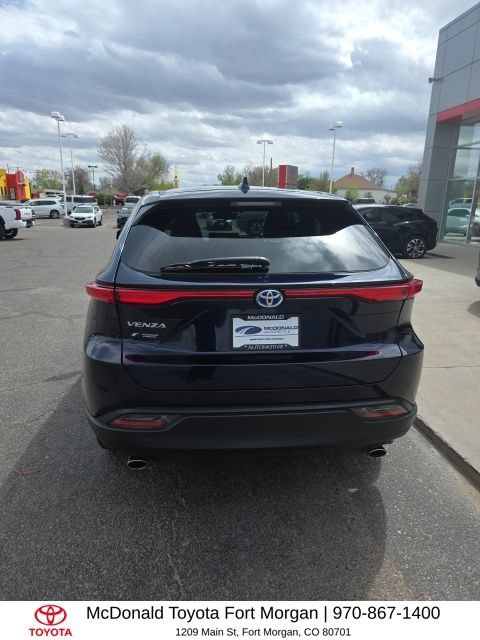 Used 2023 Toyota Venza LE AWD/4WD image 4