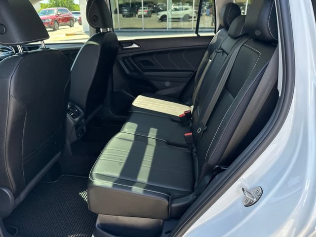 Certified 2023 Volkswagen Tiguan SE w/ Panoramic Sunroof Package AWD/4WD image 30