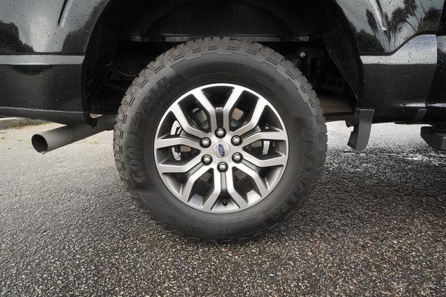 Used 2022 Ford F150 Lariat w/ Trailer Tow Package image 40