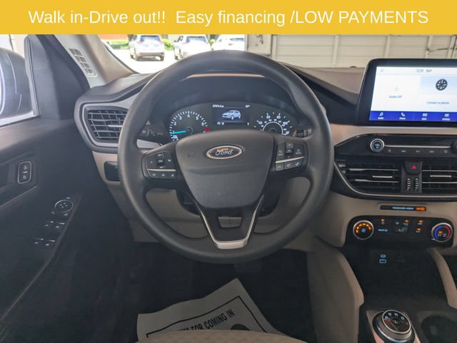 Used 2022 Ford Escape SE FWD image 16