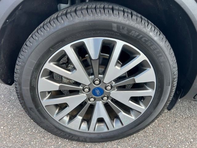 Used 2020 Ford Escape Titanium image 17
