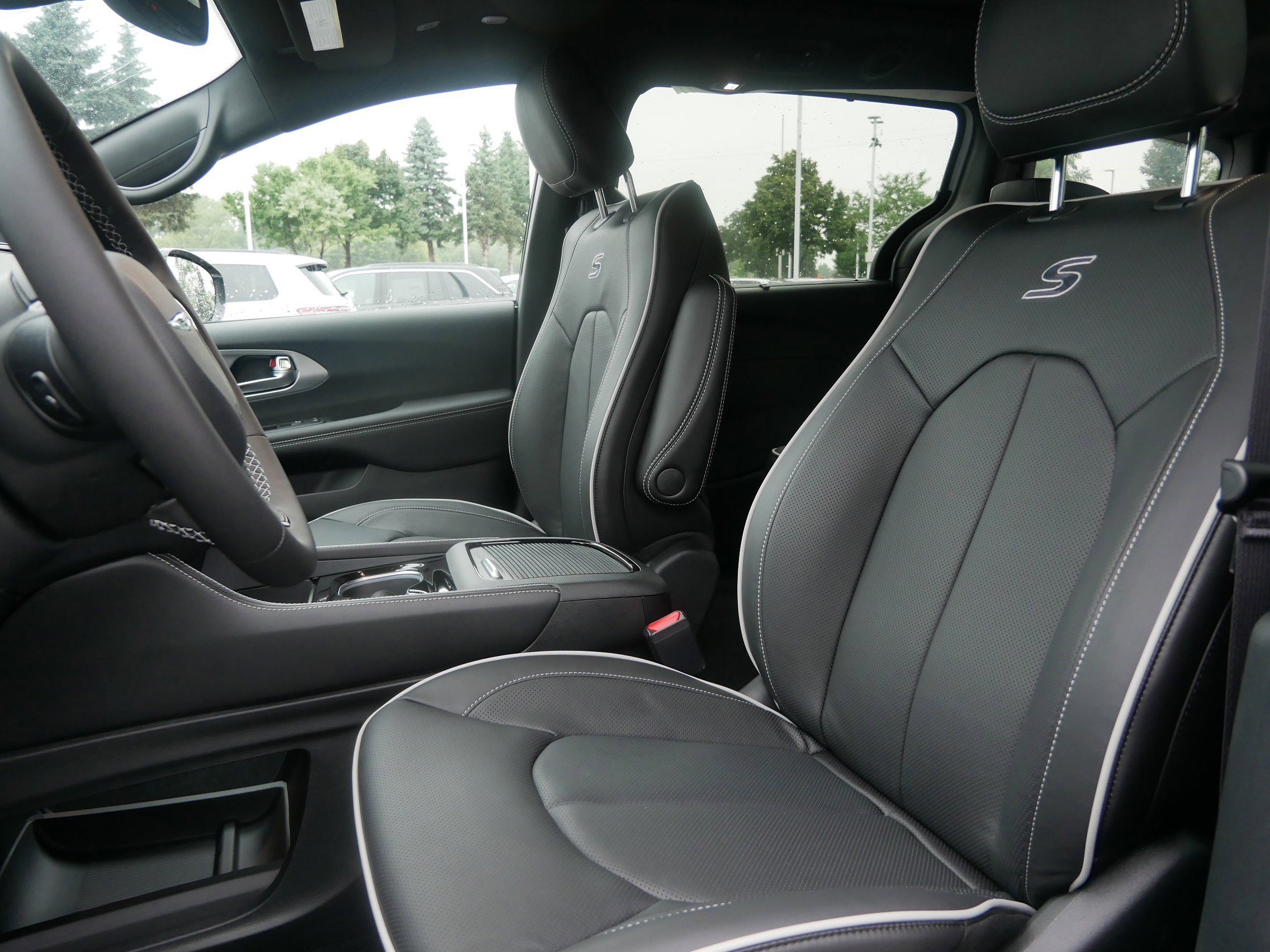 New 2026 Chrysler Pacifica Limited w/ S Appearance Package image 10