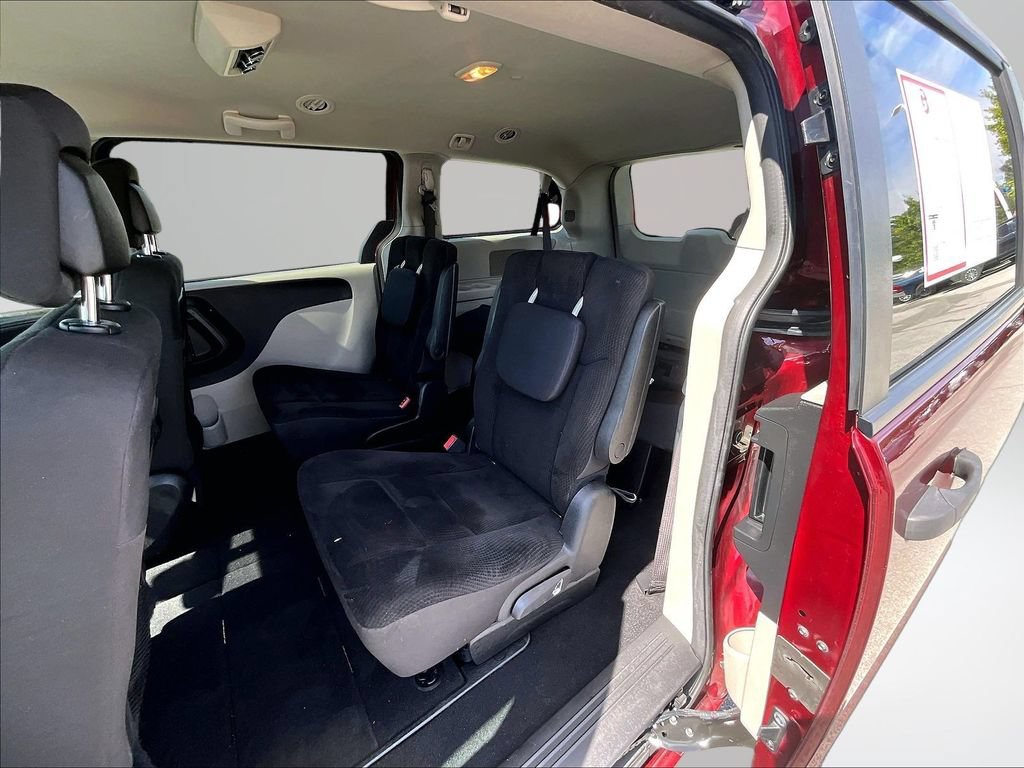Used 2019 Dodge Grand Caravan SE FWD image 26
