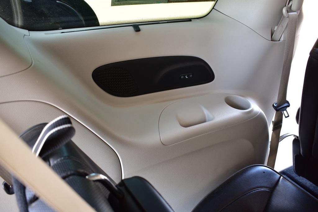Used 2020 Chrysler Pacifica Limited FWD image 28