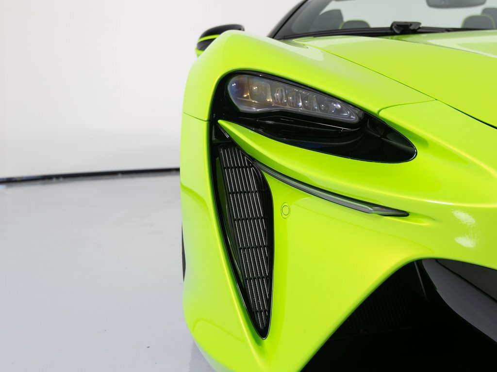 Used 2025 McLaren Artura Spider image 24