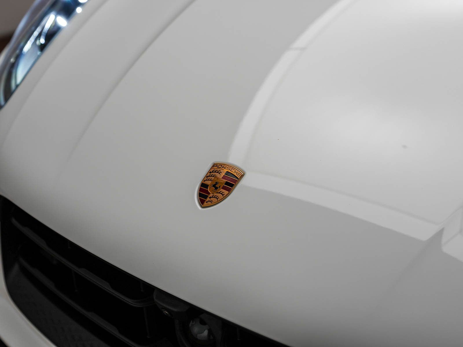 Certified 2025 Porsche Macan image 12