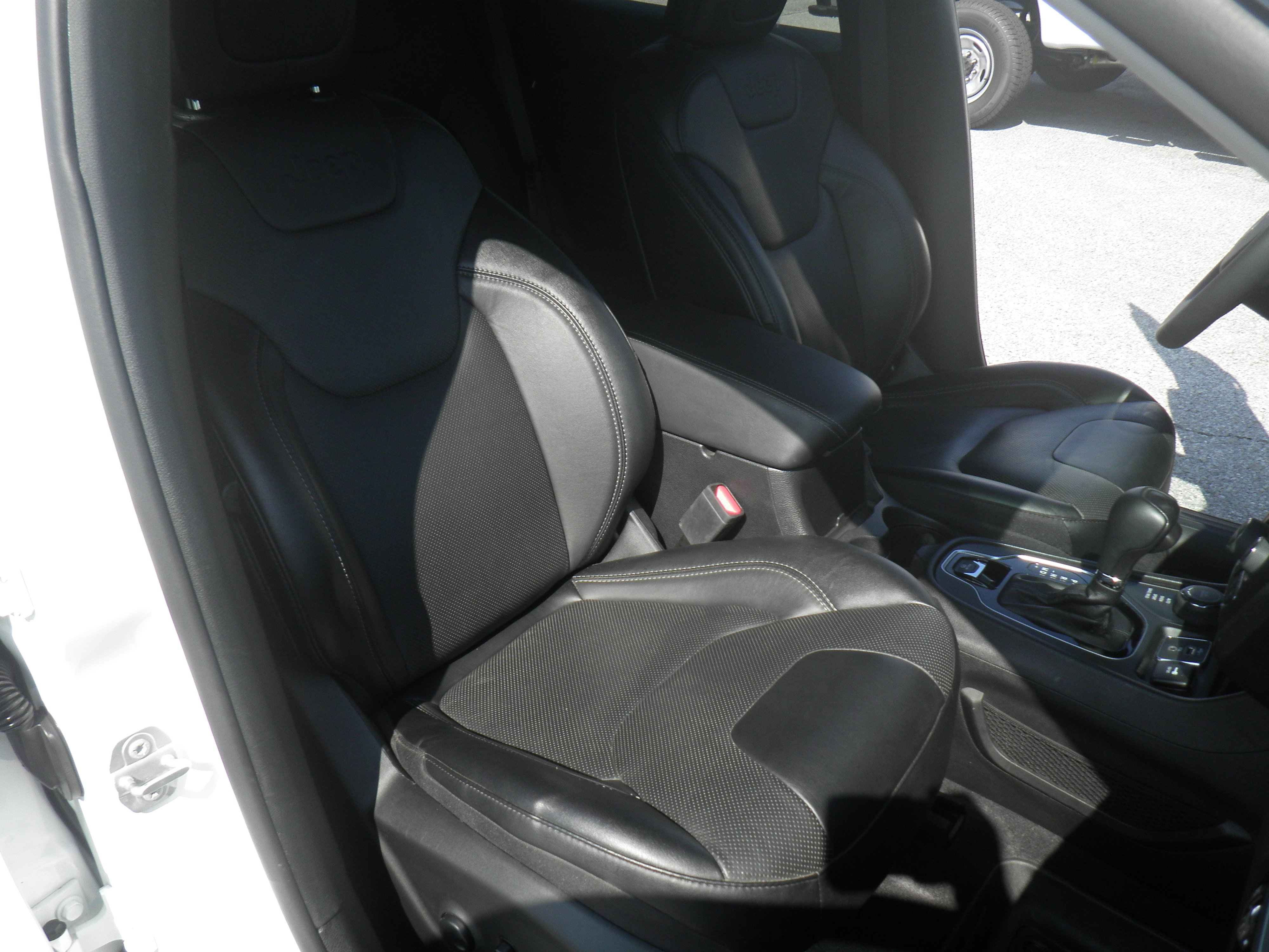 Used 2023 Jeep Cherokee Altitude Lux image 26