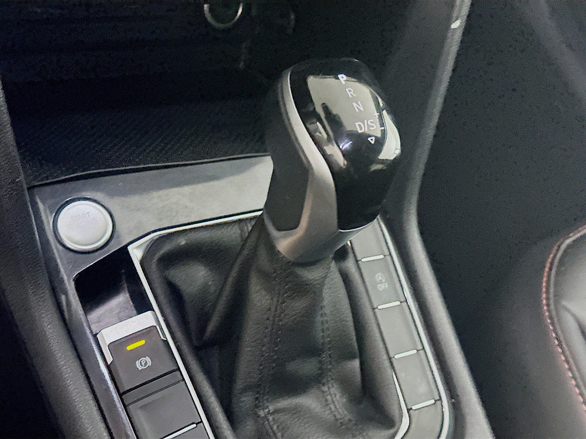 Used 2024 Volkswagen Tiguan Wolfsburg Edition image 23