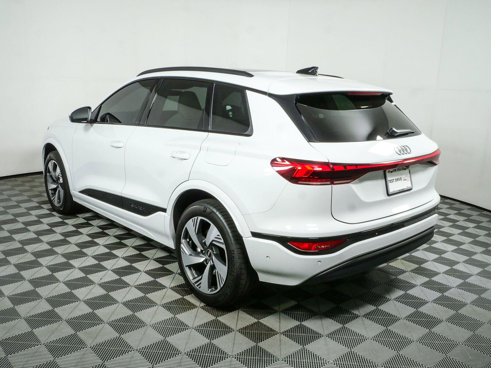 Used 2025 Audi Q6 e-tron Premium Plus w/ Premium Plus AWD/4WD image 30