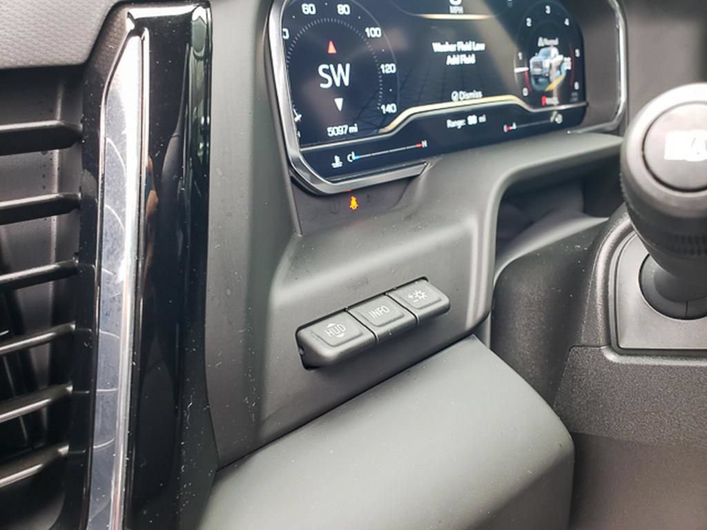 Used 2025 GMC Sierra 3500 Denali w/ Denali Reserve Package AWD/4WD image 3