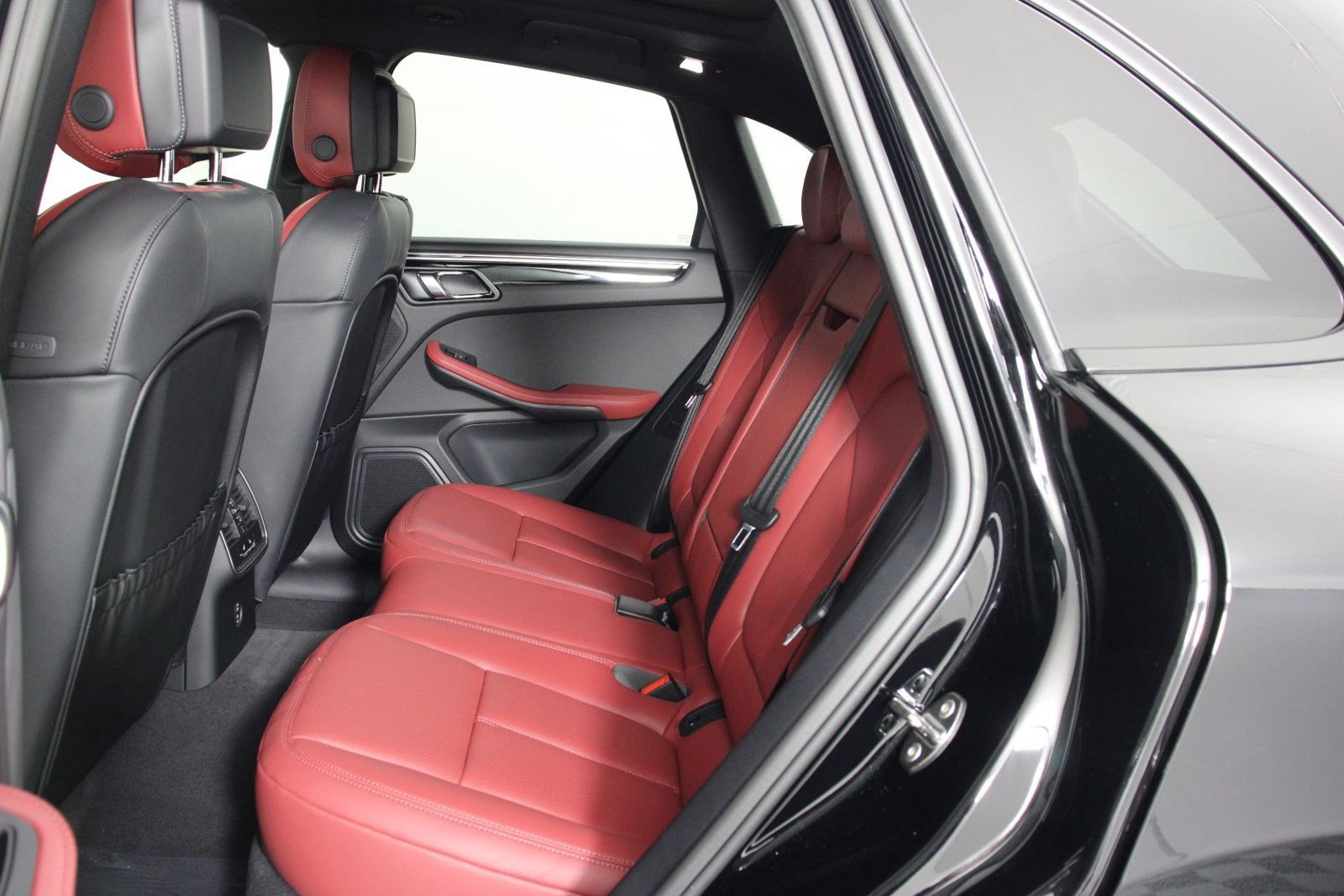 New 2026 Porsche Macan AWD/4WD image 18