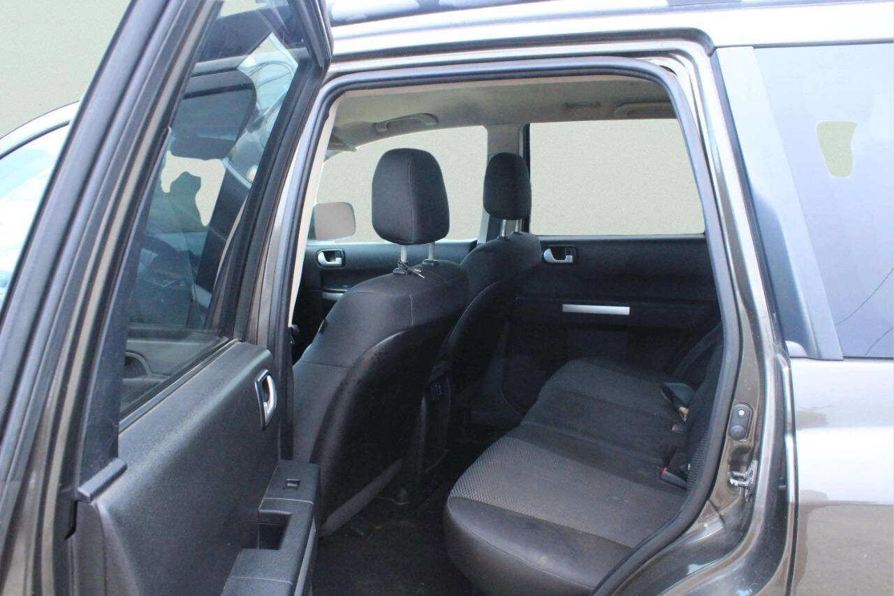 Used 2010 Mitsubishi Endeavor LS image 6