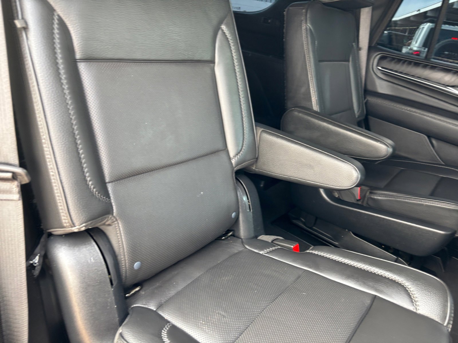 Used 2023 GMC Yukon Denali w/ Advanced Technology Package image 18