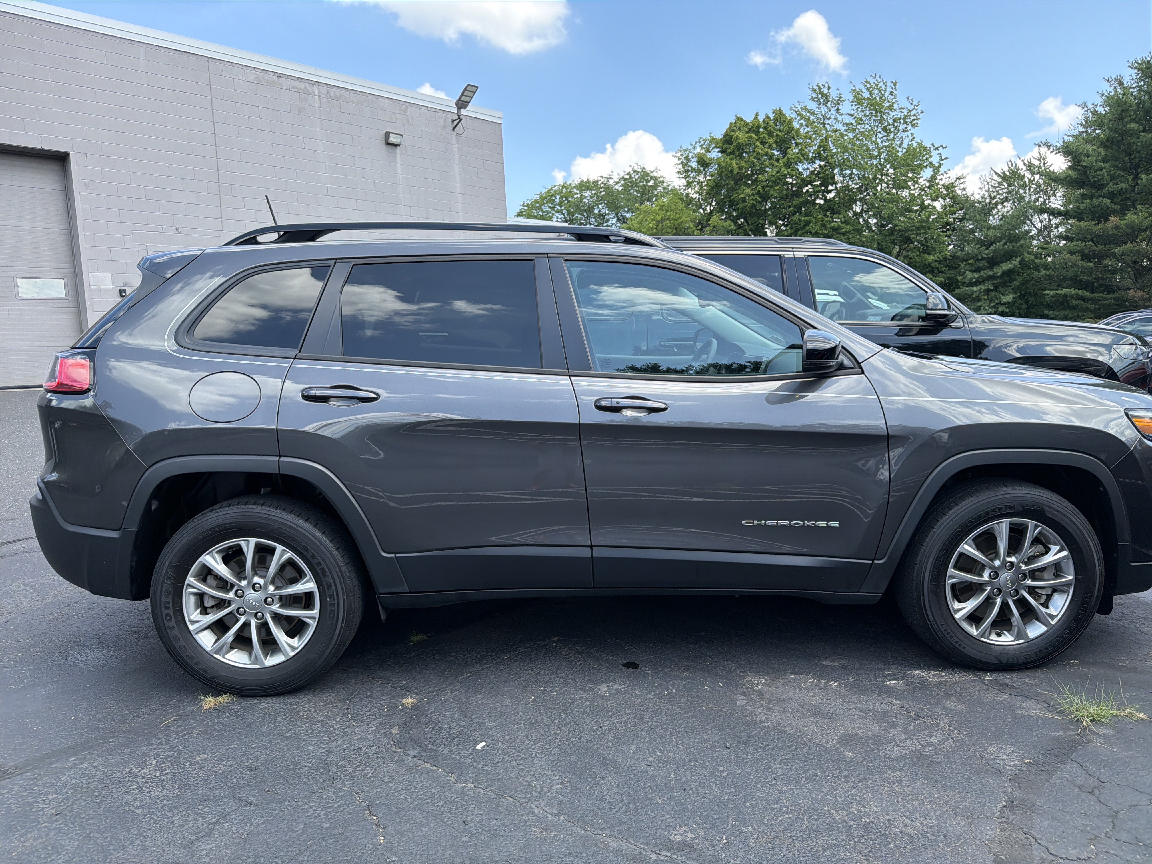 Certified 2022 Jeep Cherokee Latitude Lux AWD/4WD image 8