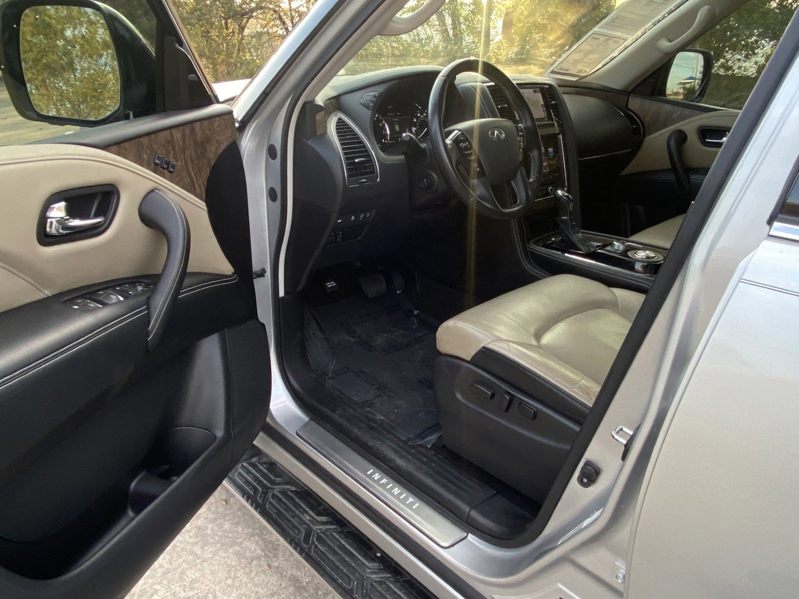 Used 2021 INFINITI QX80 Premium Select w/ All-Season Package image 10