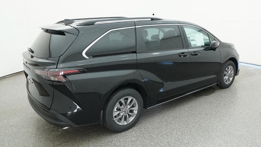New 2026 Toyota Sienna LE FWD image 18