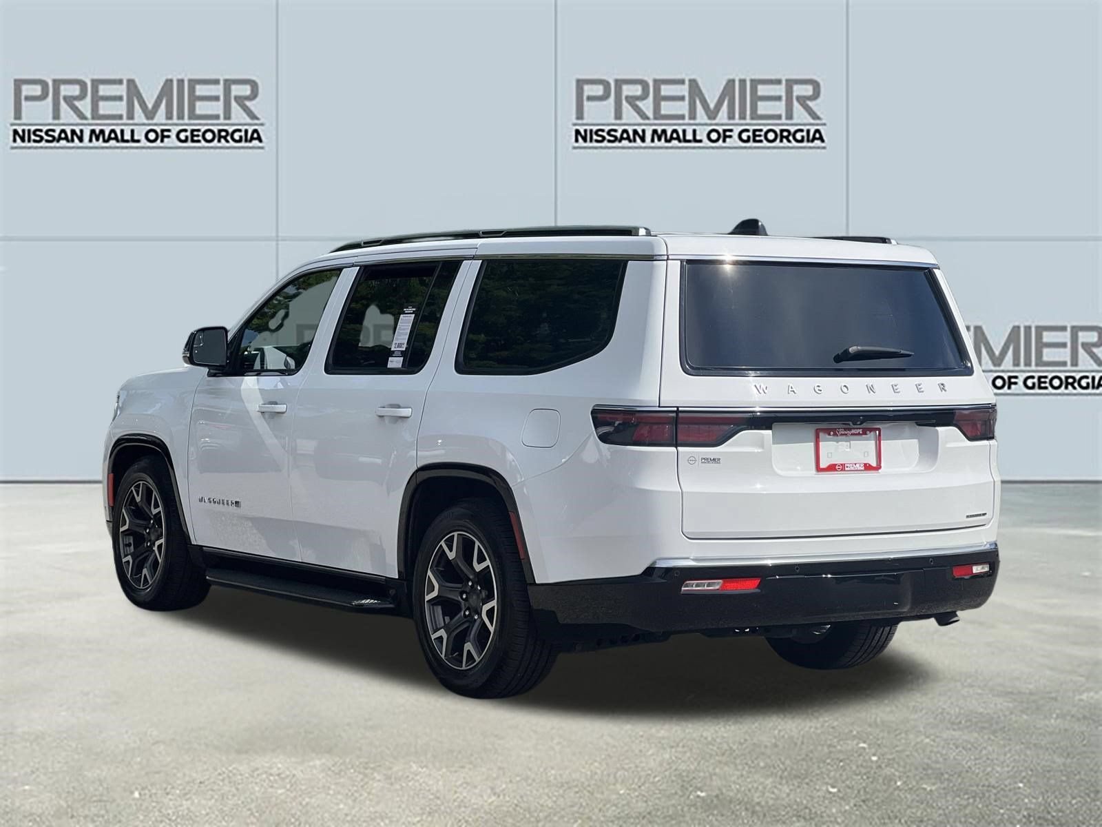 Used 2024 Jeep Wagoneer Series III AWD/4WD image 24