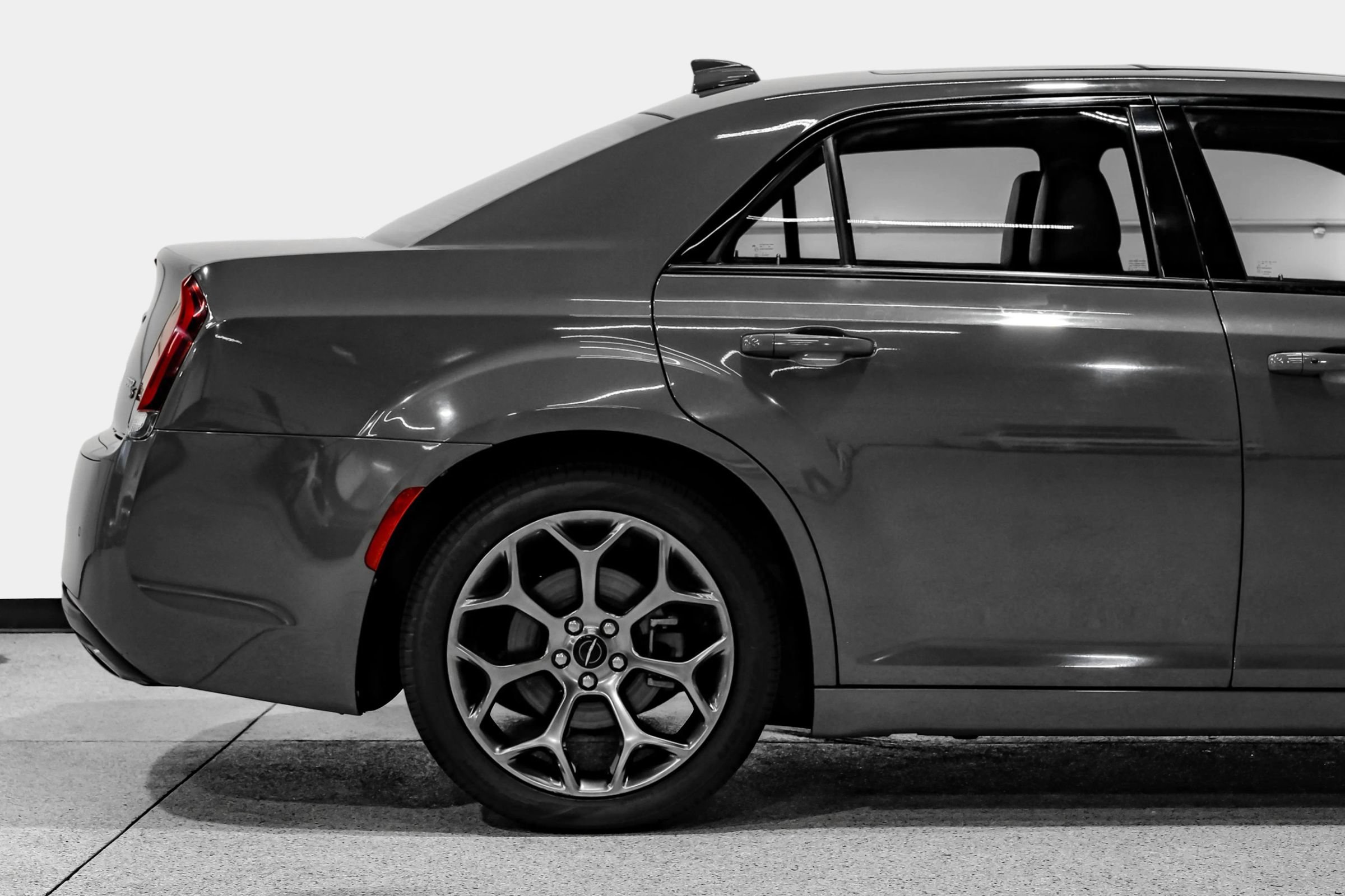 Used 2018 Chrysler 300 S w/ 300S Premium Group RWD image 14