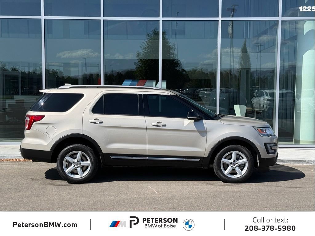 Used 2017 Ford Explorer XLT w/ Equipment Group 202A AWD/4WD image 6