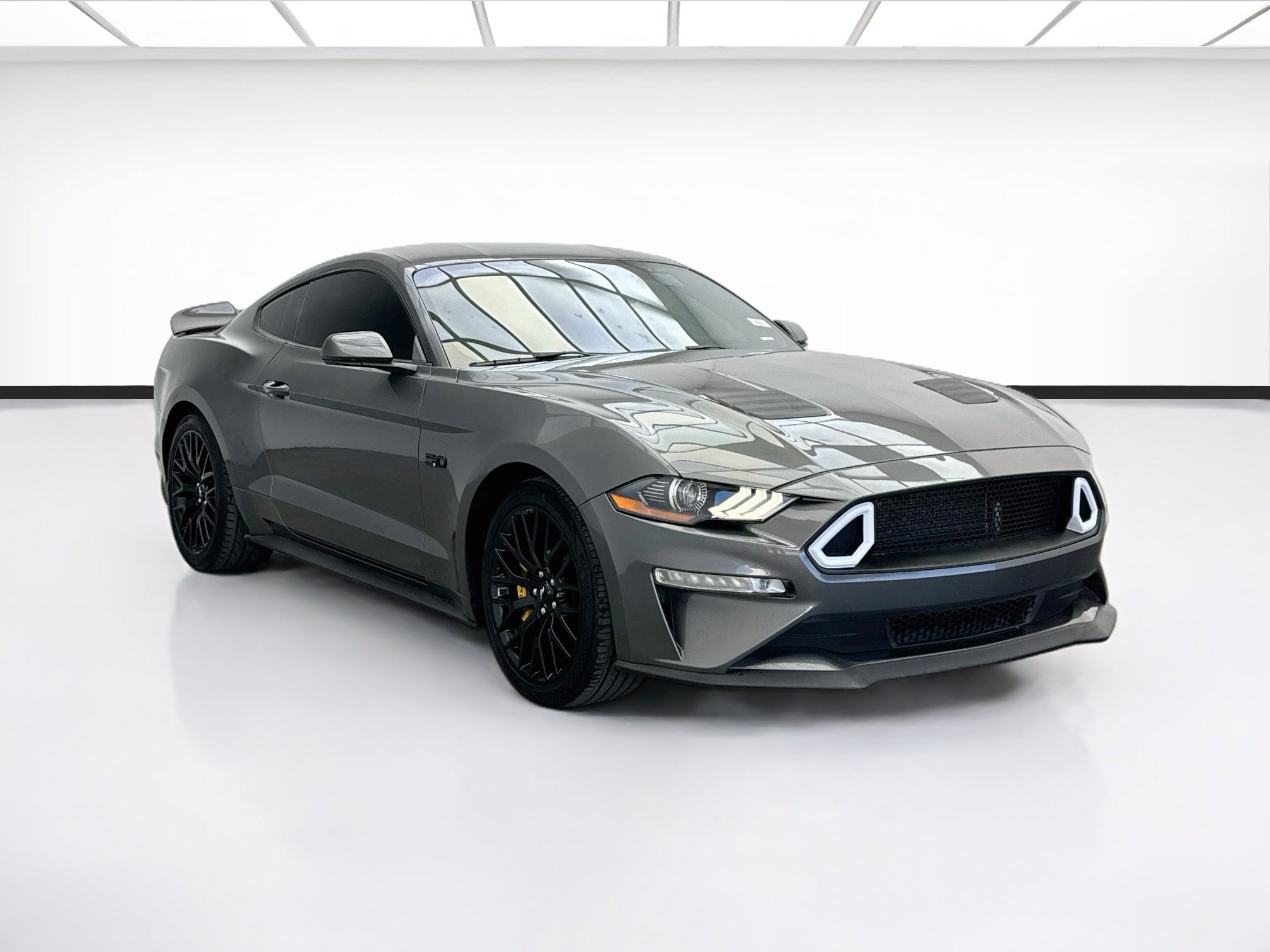 Used 2018 Ford Mustang GT w/ GT Performance Package RWD image 3
