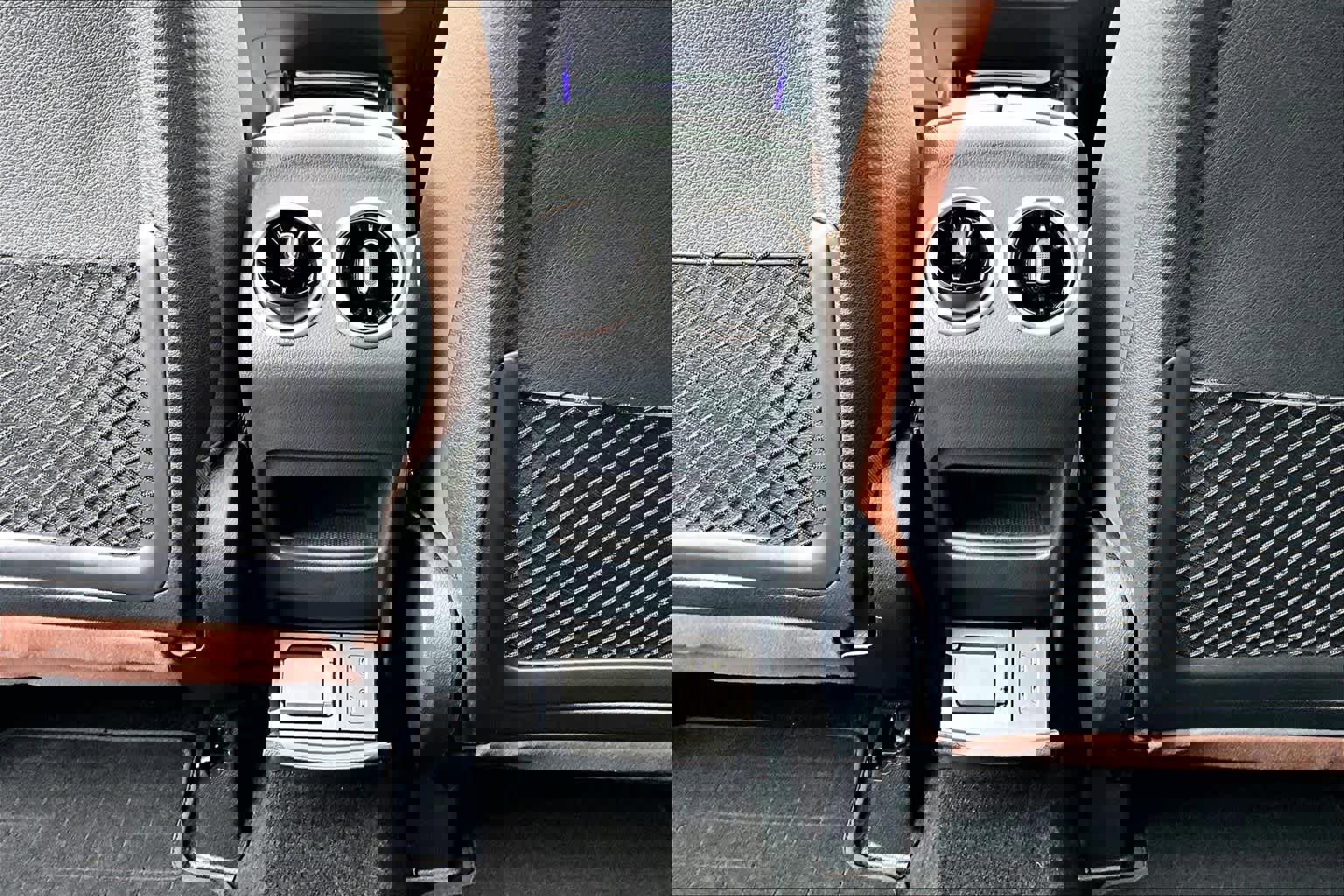 Used 2025 Mercedes-Benz GLB 250 4MATIC image 34