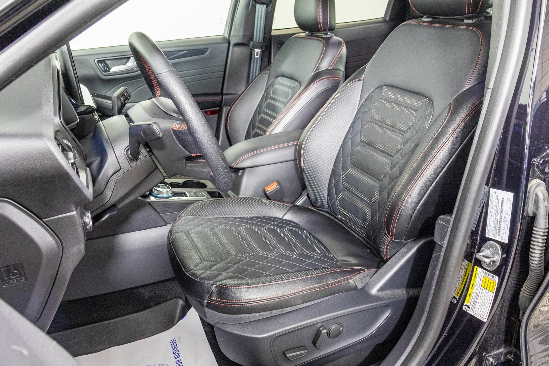 Used 2024 Ford Escape ST-Line Elite w/ Premium Technology Package AWD/4WD image 26