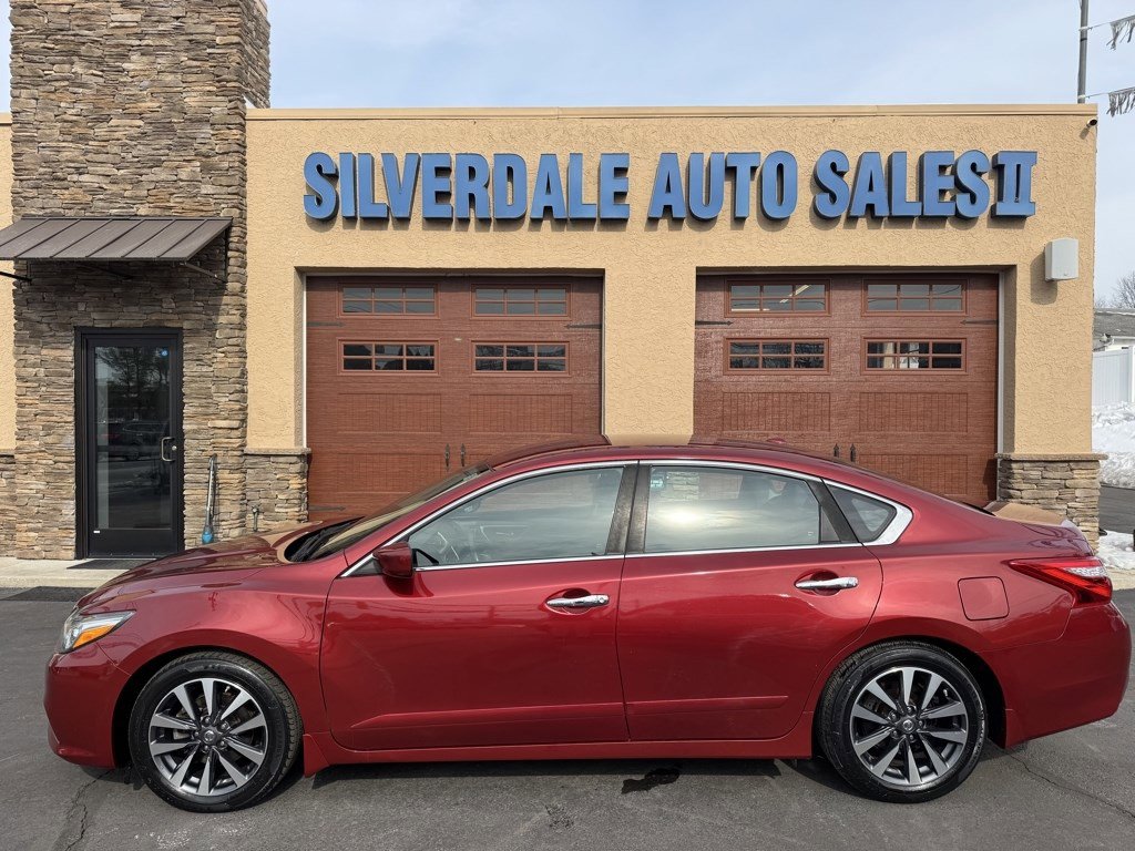Used 2017 Nissan Altima 2.5 SV image 1