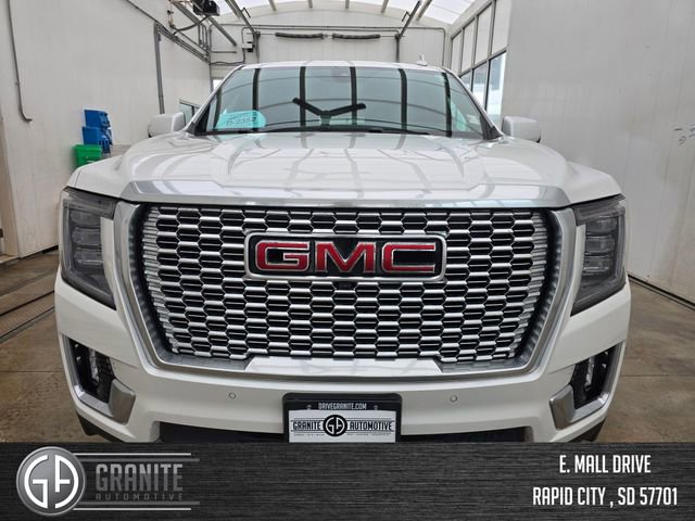 Used 2021 GMC Yukon XL Denali w/ Denali Premium Package image 8