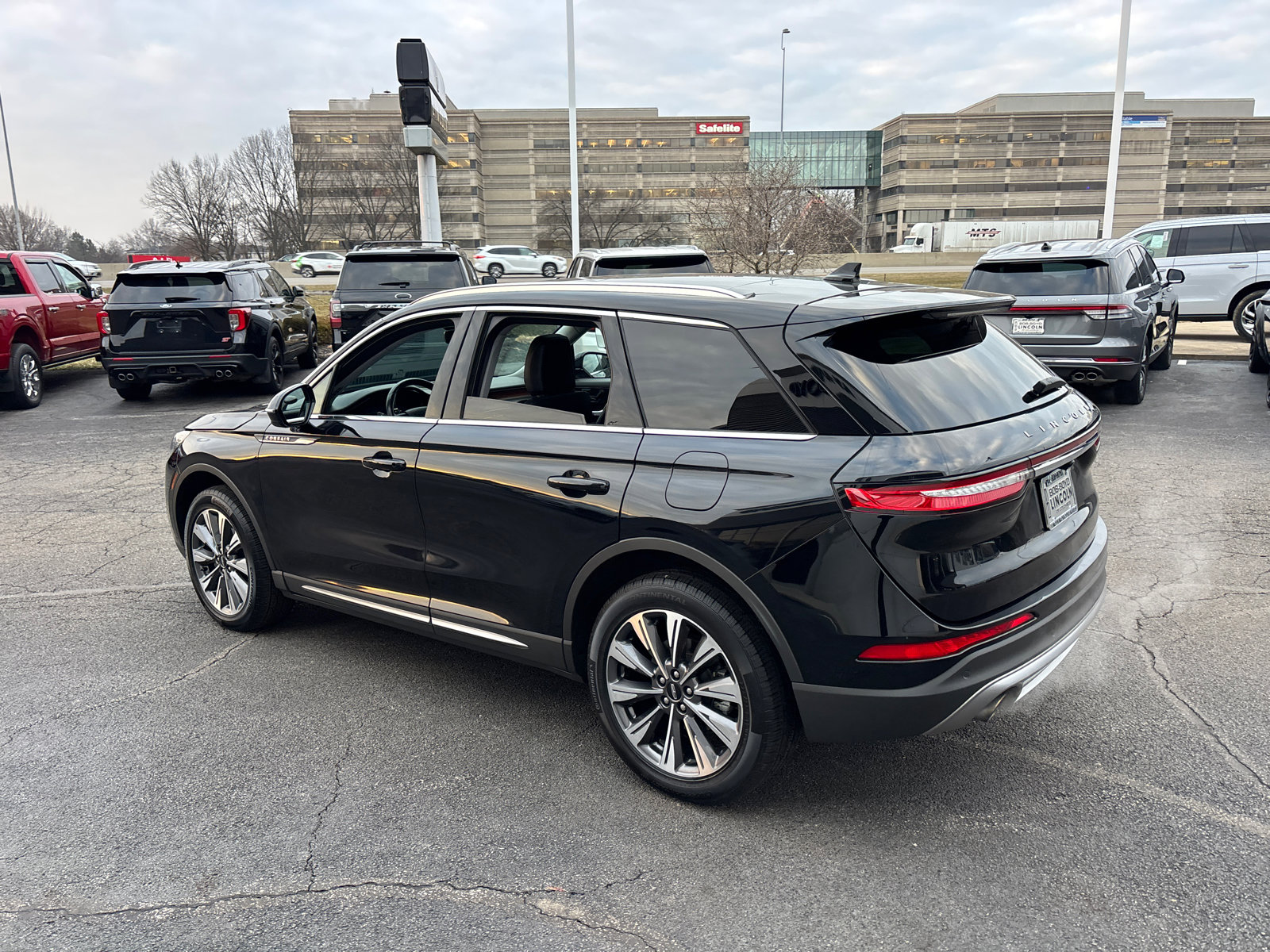 Certified 2022 Lincoln Corsair Reserve w/ Elements Package image 5