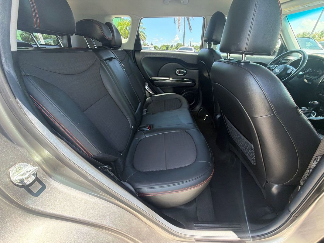 Used 2017 Kia Soul ! FWD image 20