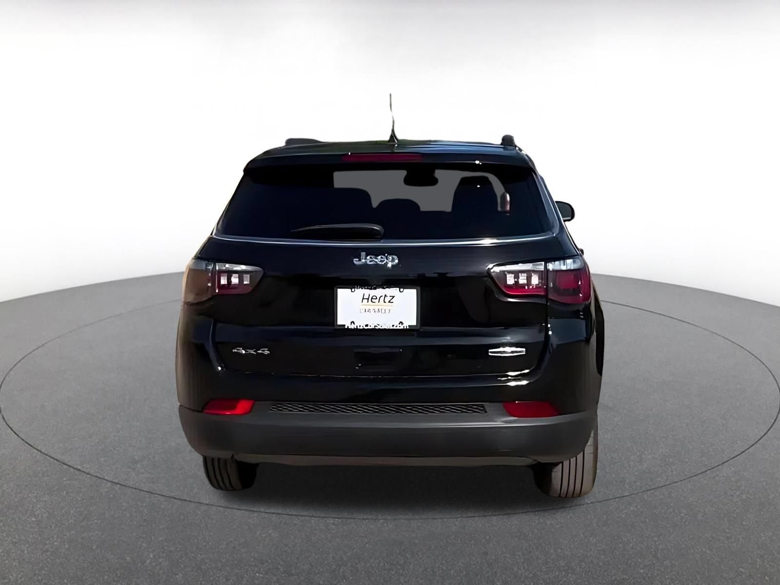 Used 2025 Jeep Compass Latitude AWD/4WD image 12
