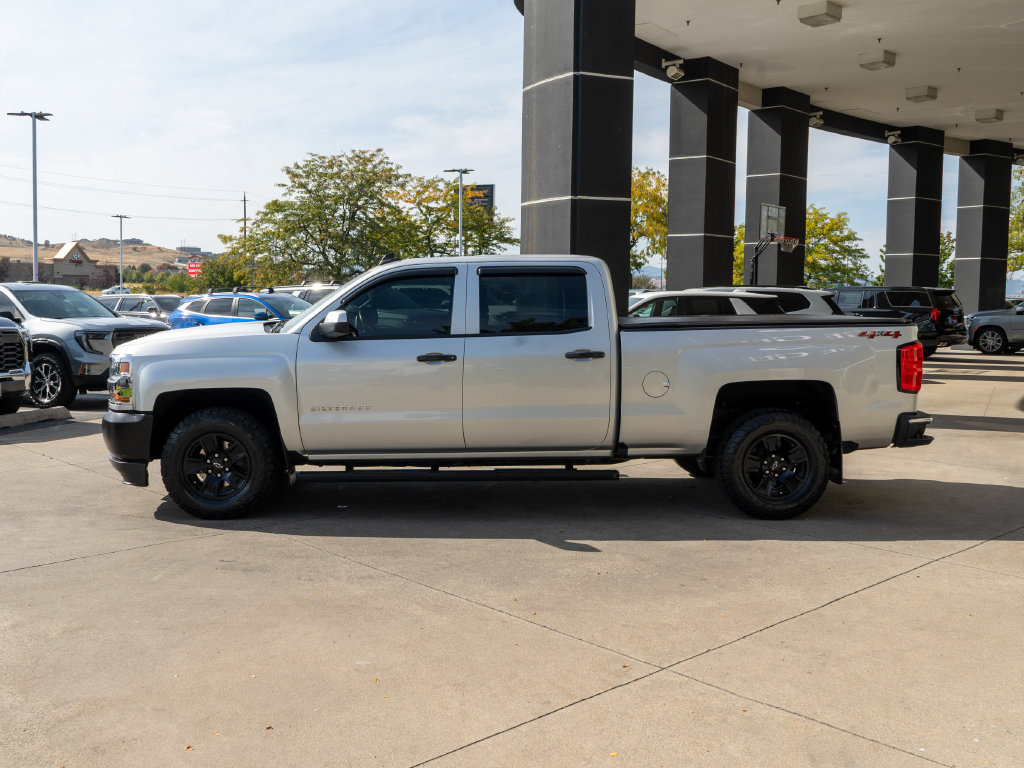 Used 2018 Chevrolet Silverado 1500 LT w/ Trailering Package AWD/4WD image 4
