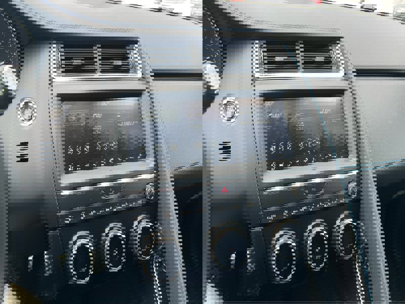 Used 2019 Jaguar E-PACE R-Dynamic SE image 35