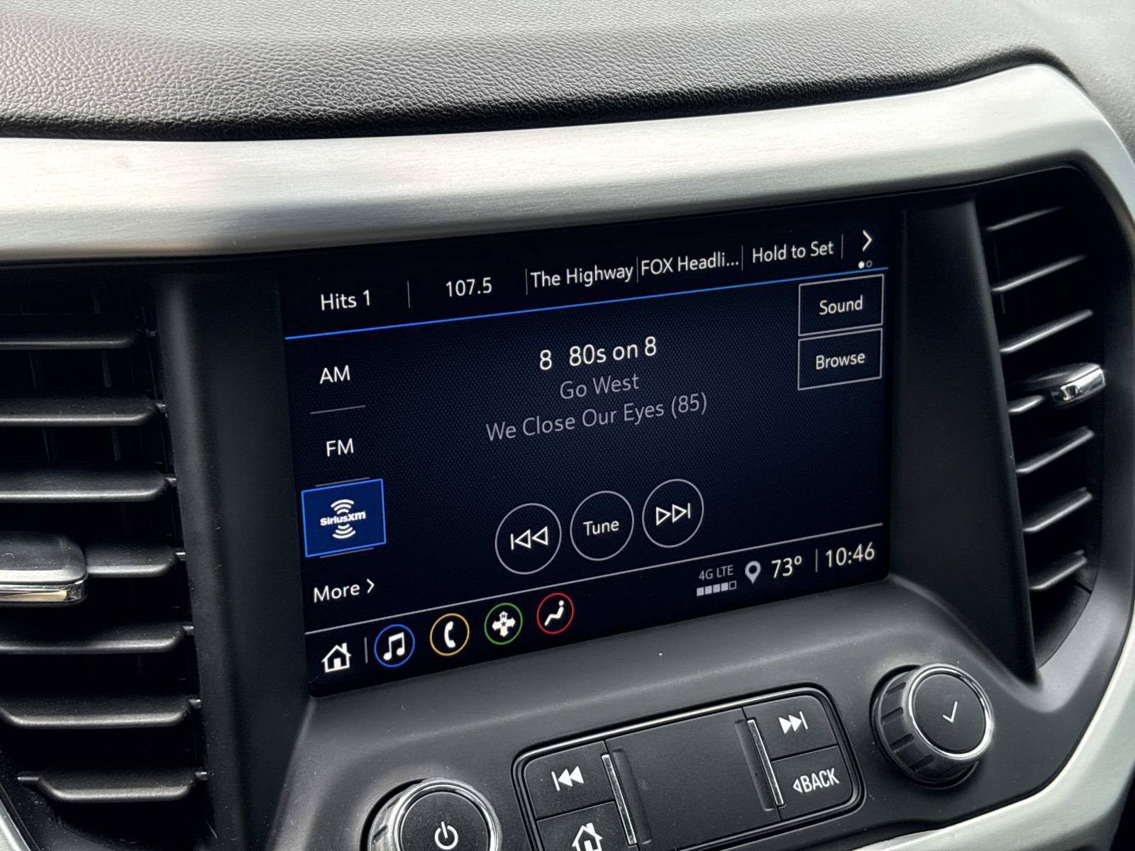 Used 2023 GMC Acadia SLE w/ Driver Convenience Package FWD image 23