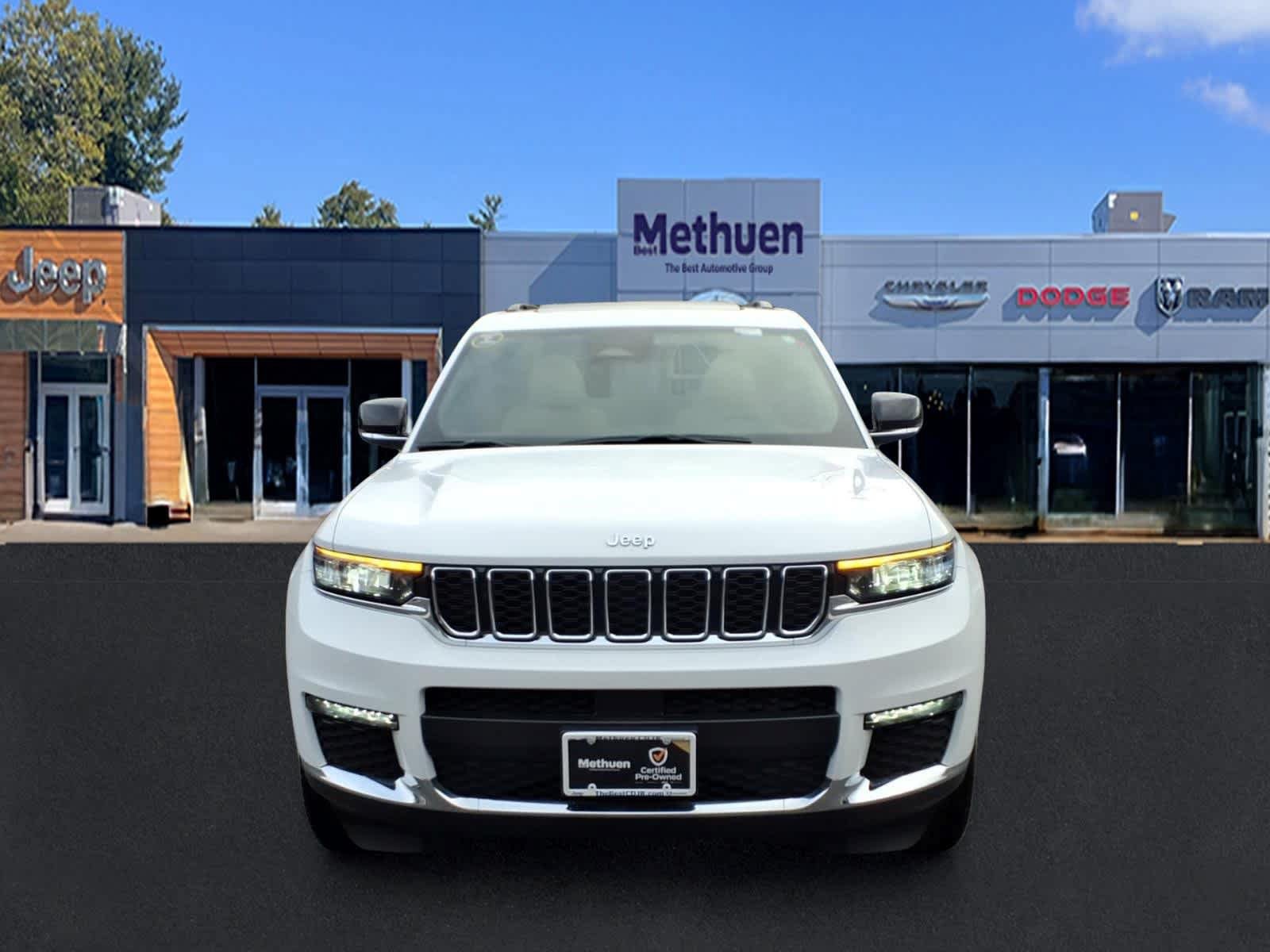 Used 2023 Jeep Grand Cherokee L Limited AWD/4WD image 8