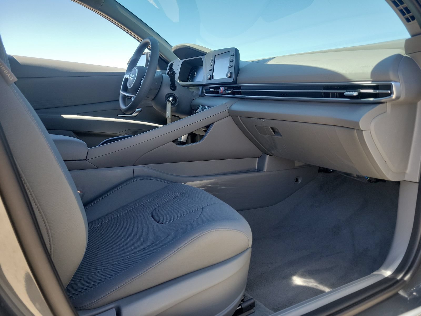 New 2026 Hyundai Elantra SE FWD image 17